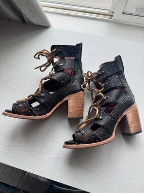 Freebird Brandy leather sandal - size 8 - very good condition